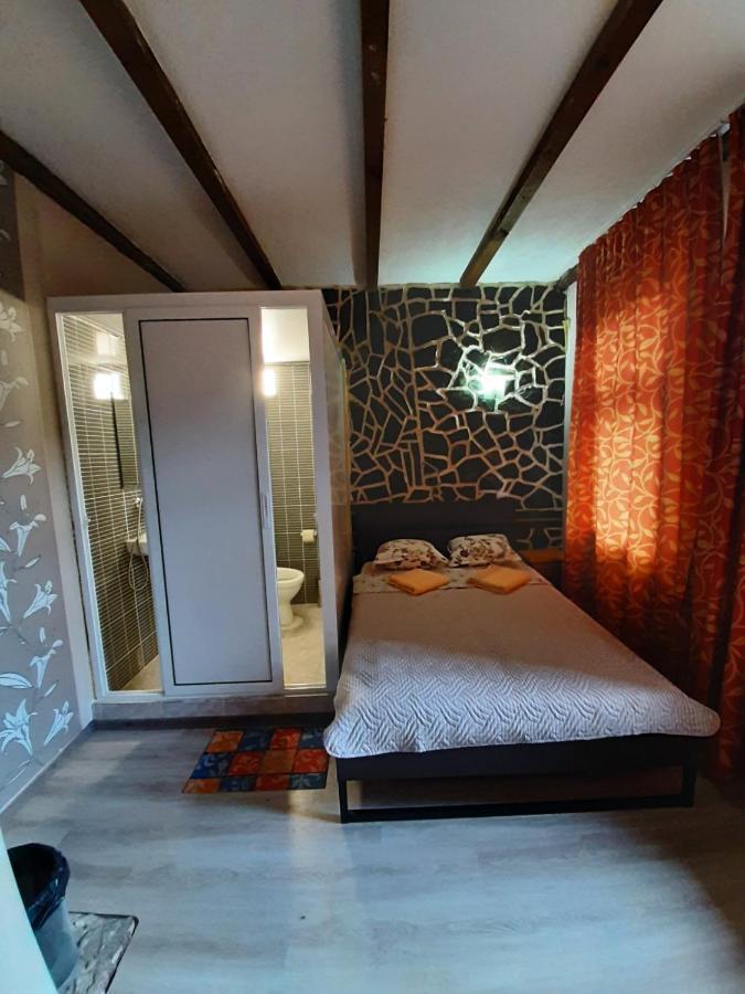 2b Host Hostel *